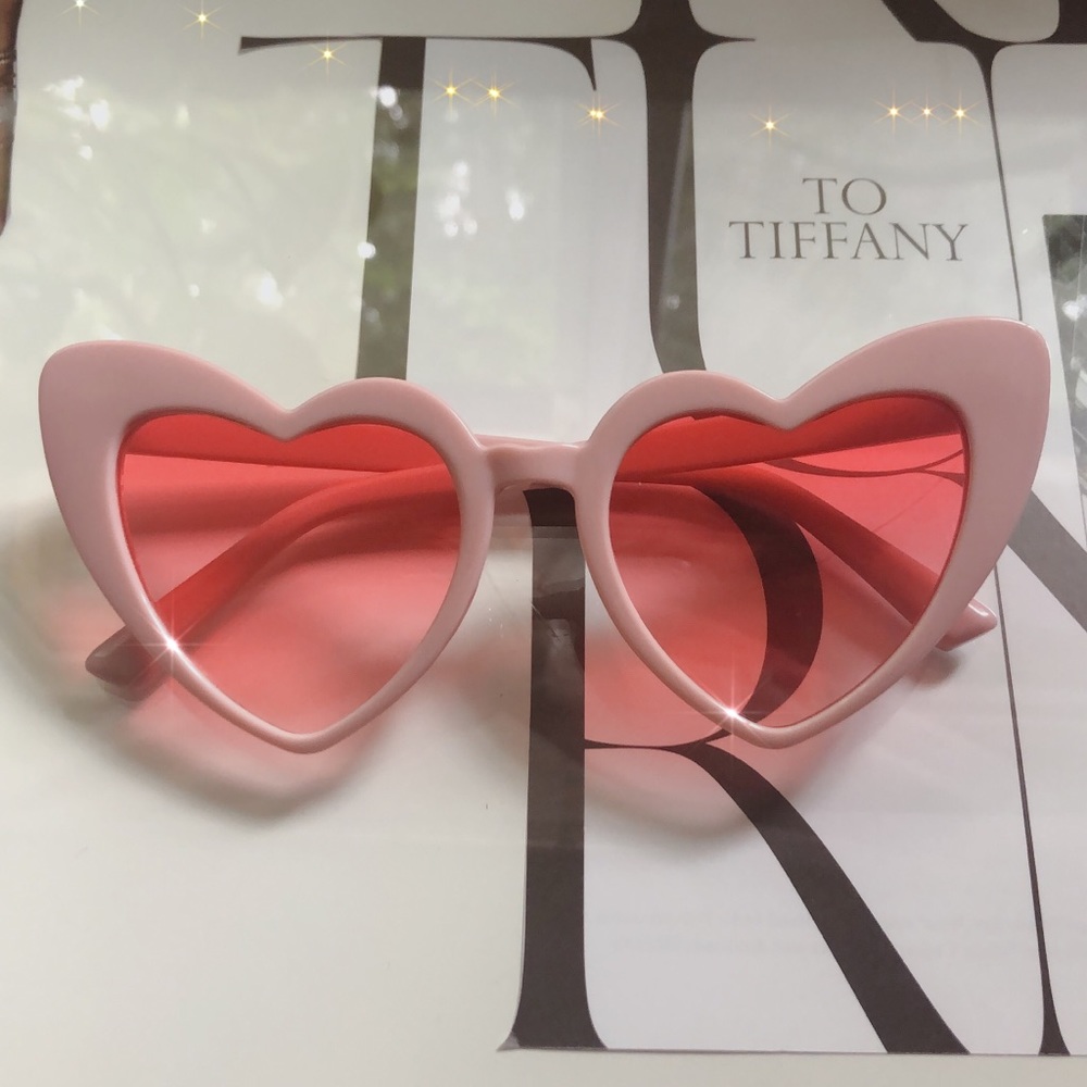 Heart sun glasses 💗